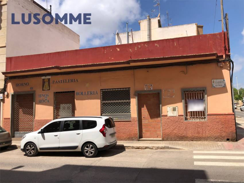 Descripción 409 - Suelo urbano para edificar viviendas.
Ideal para apartamentos de estudiantes. Suelo urbano en venta en Moncada.

Se vende suelo urbano d