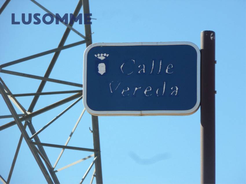 Descripción 441 - URBANO NO RESIDENCIAL.
Parcelas para hostales, hoteles y naves. 

Se venden parcelas urbanas consolidadas de uso terciario.
Desde 84.00