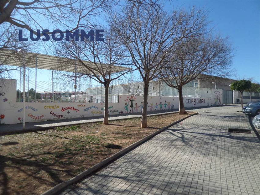 Descripción 470 - URBANO NO RESIDENCIAL.
Parcelas para hostales, hoteles y naves. 

Se venden parcelas urbanas consolidadas de uso terciario.
Desde 84.00