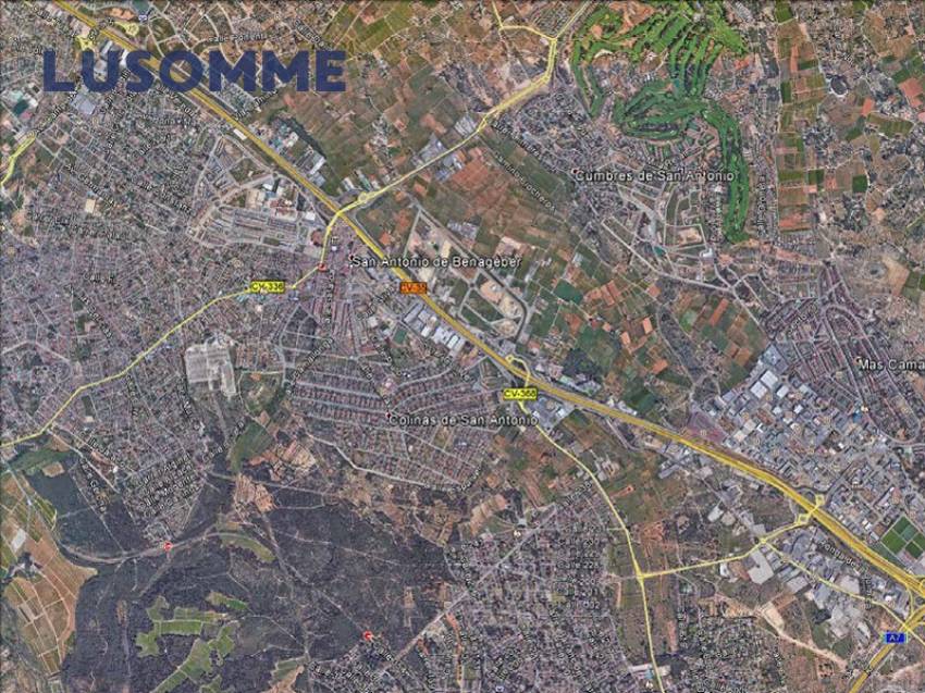 Descripción 470 - URBANO NO RESIDENCIAL.
Parcelas para hostales, hoteles y naves. 

Se venden parcelas urbanas consolidadas de uso terciario.
Desde 84.00