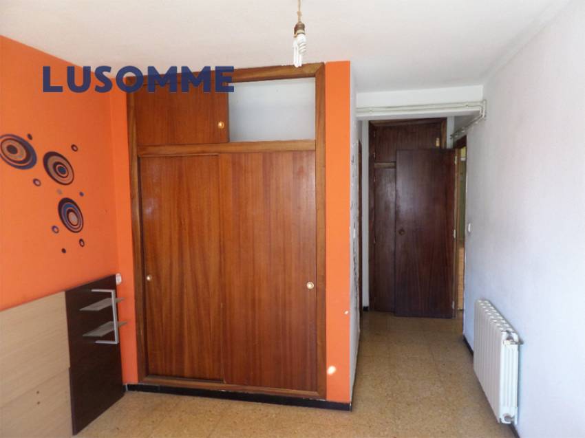 Descripción 472 - Sin comisión inmobiliaria.
Piso en venta en Carrer Caravel-les, La Pobla de Farnals.

Vivienda en primer piso, en edificio de 1975 con 