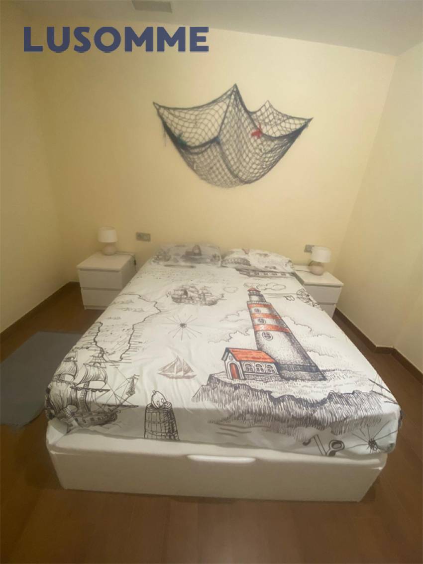 Descripción 487 - Bajo vivienda en El Perellonet, en calle Escotilla. 
A 22 km de Valencia.

Situado a pie de calle en edificio construido en 1960.

Dis