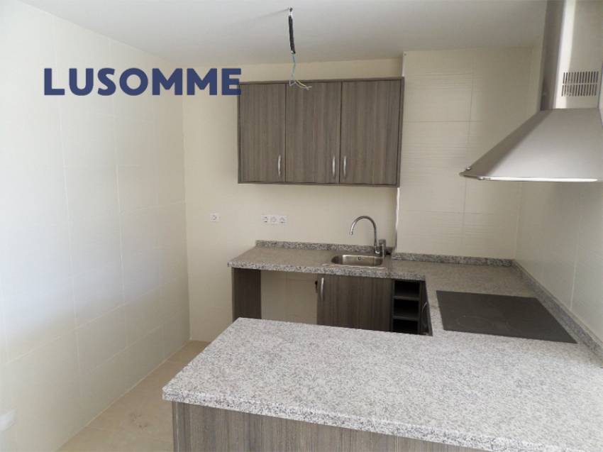 Descripción 489 - Piso en venta carrer Xúquer, Carlet.

Vivienda en tercera planta, en edificio de 2009 con ascensor.

Piso de 113 m² construidos.
Dis