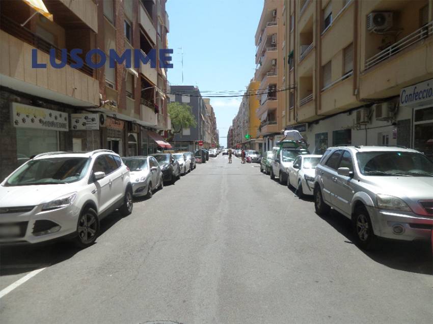 Descripción 478 - Piso en venta en Carrer Astúries, en Las Islas, la mejor zona de Puerto de Sagunto.

A 6 minutos a pie (500m) de la playa, con vistas al