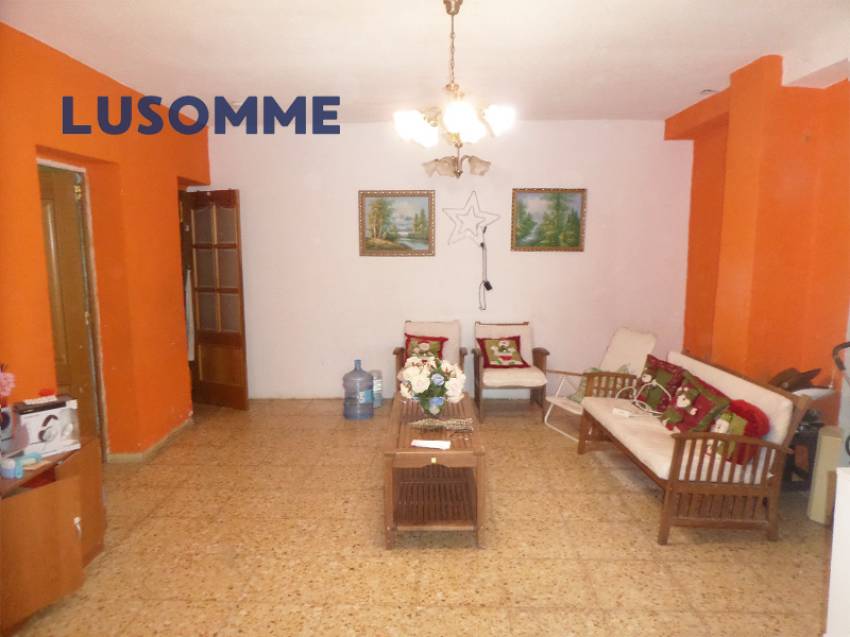 Descripción 502 - Sin comisión inmobiliaria.
Casa unifamiliar en venta en Partida Les Mallaes, Llíria.

Vivienda de una sola planta para reformar, const