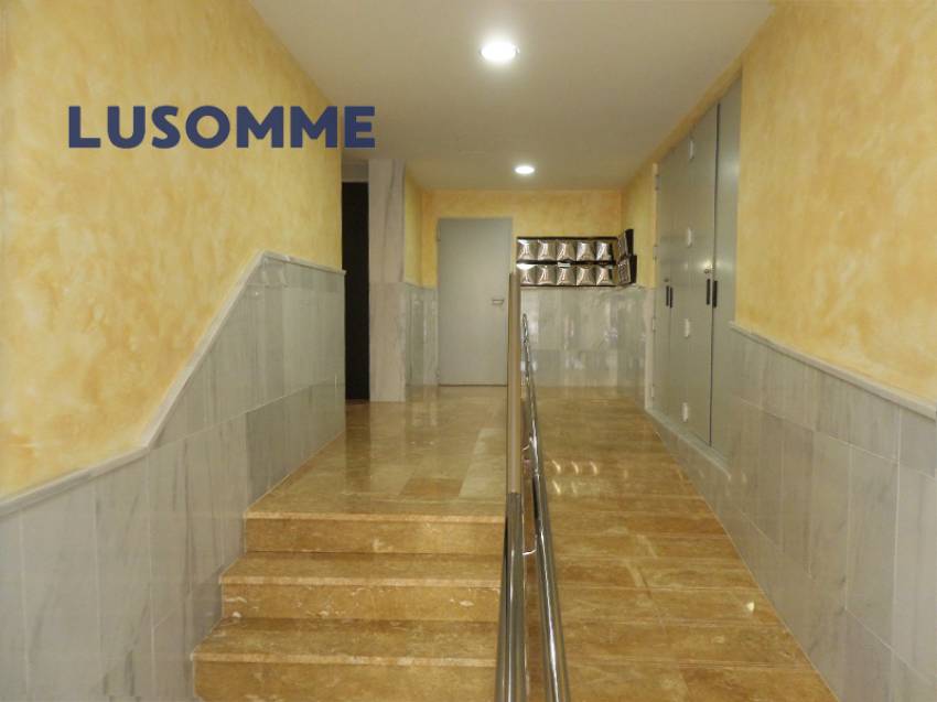 Descripción 503 - Vivienda a estrenar, construida en 2009.
Piso en venta carrer Xúquer, Carlet.

Vivienda en tercera planta con ascensor.

Piso de 113 